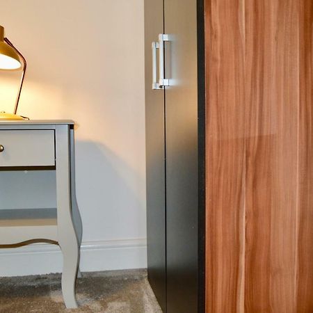 Qh31 - City Centre Location With 2 Double Bedrooms Sleeping Up To 4 People - Spacious Work Or Leisure Apartment Sheffield Buitenkant foto