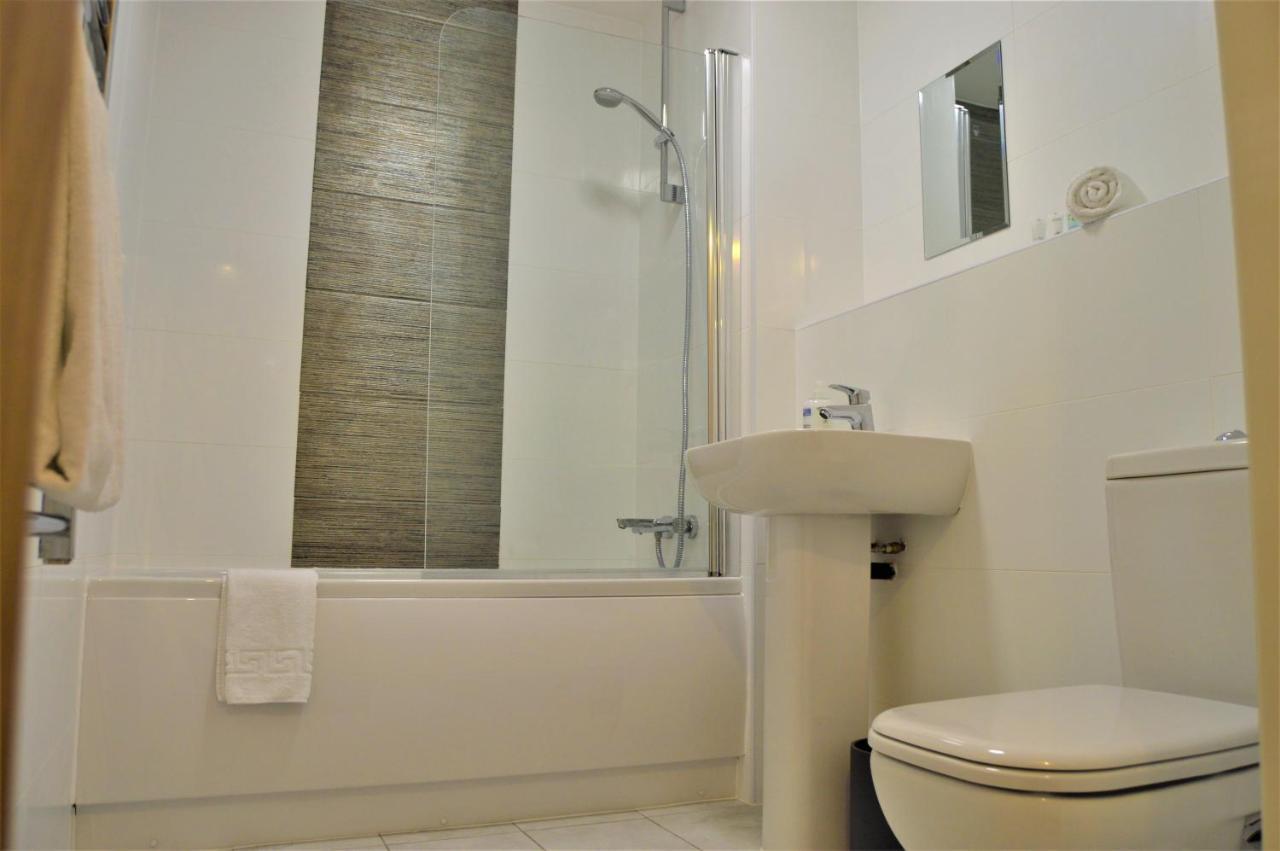 Qh31 - City Centre Location With 2 Double Bedrooms Sleeping Up To 4 People - Spacious Work Or Leisure Apartment Sheffield Buitenkant foto